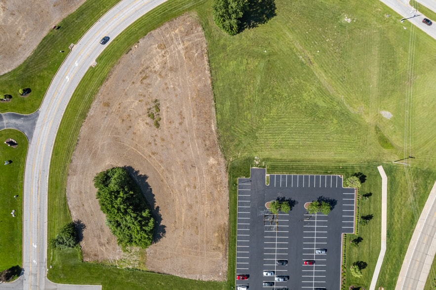 Hawk Ridge Dr, Lake Saint Louis, MO for sale - Building Photo - Image 3 of 12