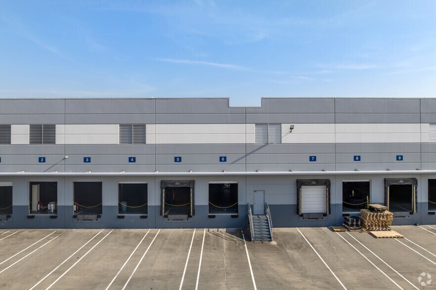 11710 North Freeway, Houston, TX à louer - Photo du bâtiment - Image 3 de 4