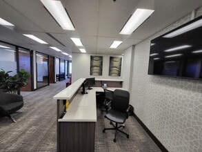 1200 W 73rd Ave, Vancouver, BC à louer Photo intérieure- Image 1 de 9