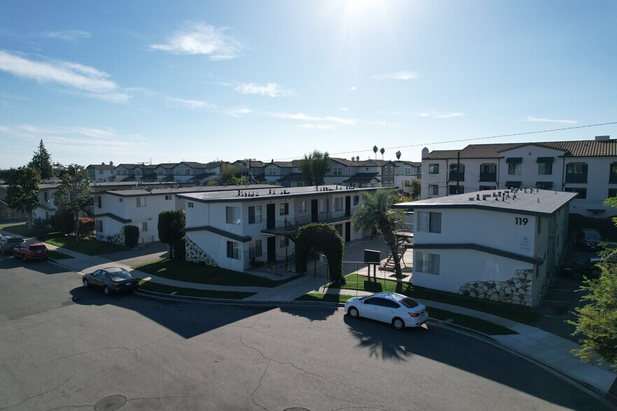 119-135 S Fahrion Pl, Anaheim, CA à vendre - Photo du bâtiment - Image 3 de 8