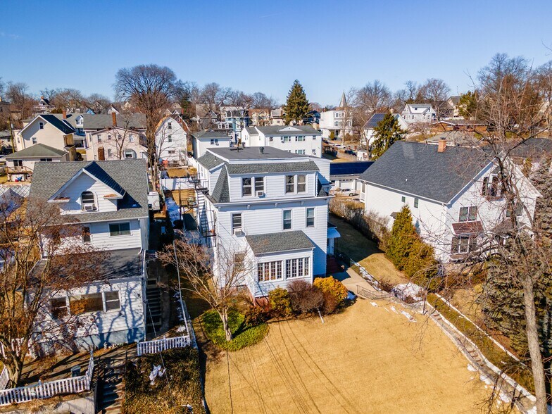 The Loffredo Estate portefeuille de 3 propriétés à vendre sur LoopNet.ca - Photo du bâtiment - Image 2 de 36