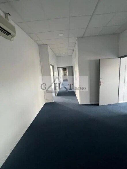 Office in Saint-Ouen-sur-Seine for lease - Interior Photo - Image 1 of 11