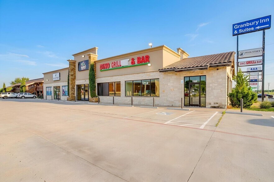 1333-1337 N Plaza Dr, Granbury, TX à vendre - Photo du bâtiment - Image 3 de 28