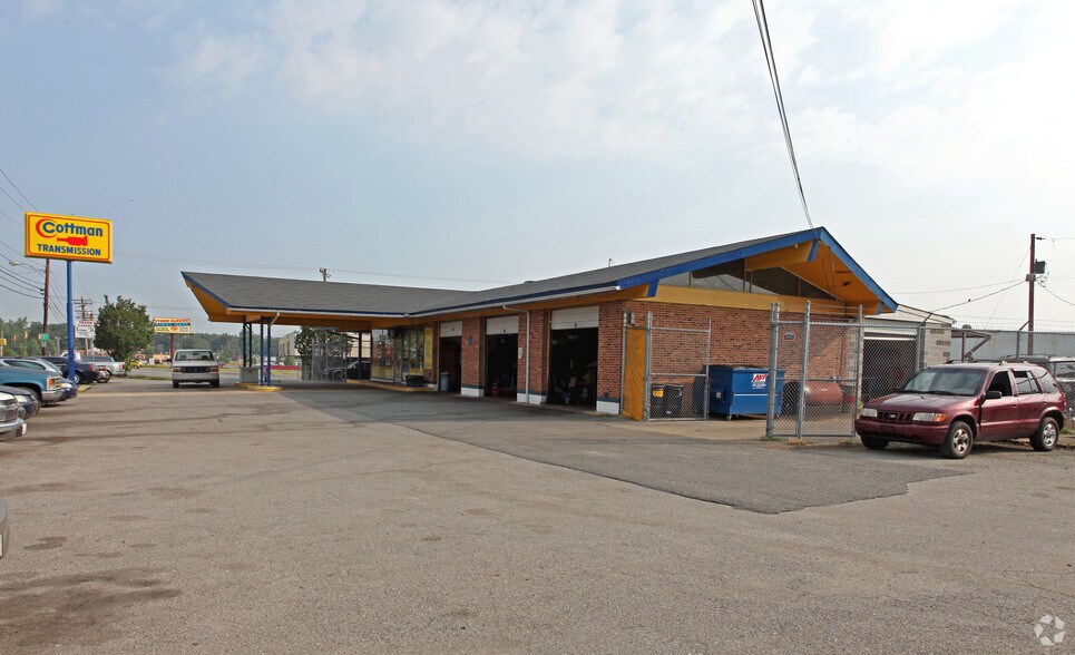 501 E Sugar Creek Rd, Charlotte, NC à louer - Photo du bâtiment - Image 2 de 7