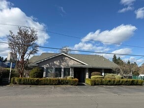 705 Ewald Ave SE, Salem, OR à louer Photo intérieure- Image 1 de 3