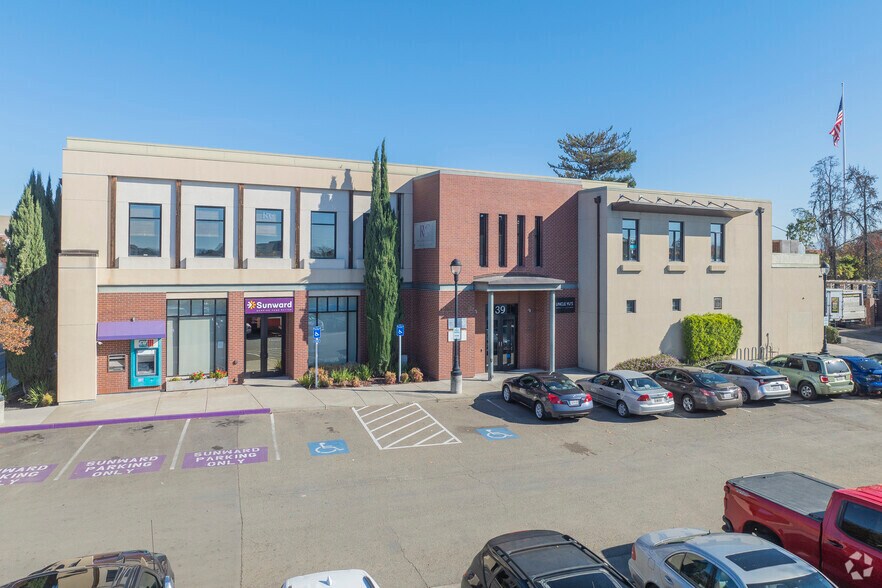 39-101 S Livermore Ave, Livermore, CA à louer - Photo du bâtiment - Image 2 de 11