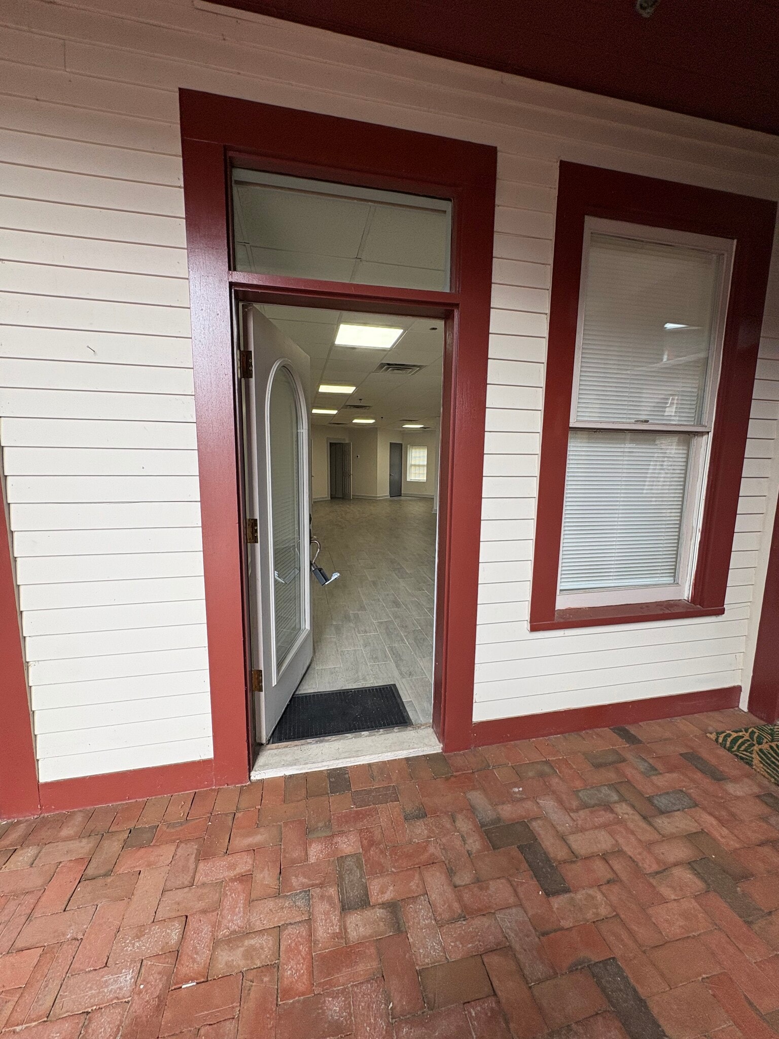 164 Westford Rd, Tyngsborough, MA for lease Interior Photo- Image 1 of 4