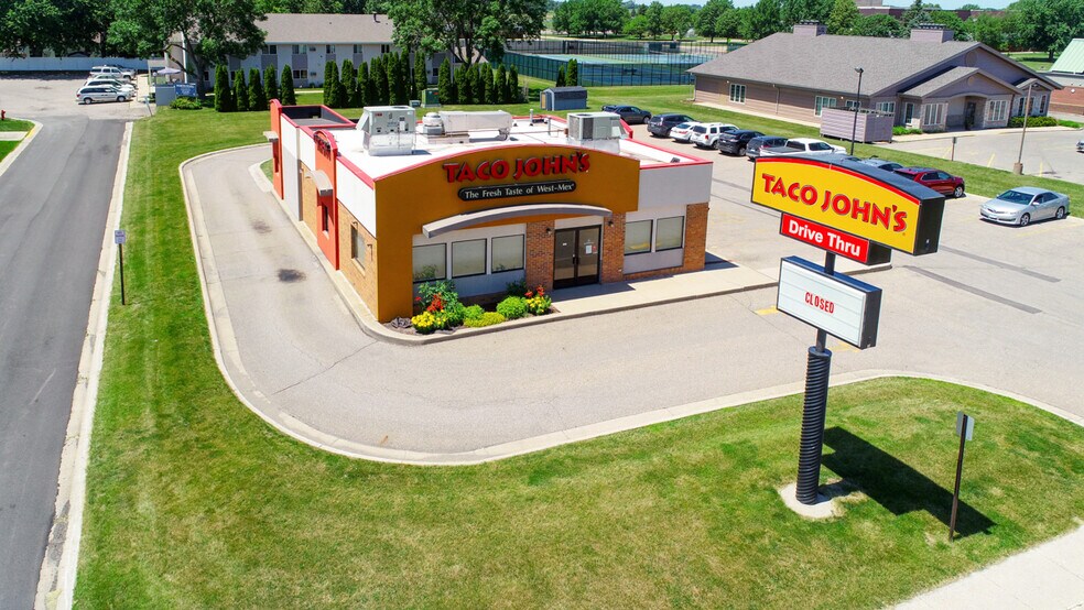 1401 State St N, Waseca, MN à louer - Photo du bâtiment - Image 1 de 16