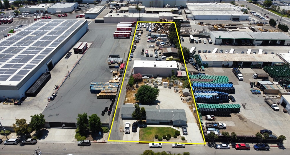 Contractor Storage Yard portfolio of 2 properties for sale on LoopNet.ca - Building Photo - Image 1 of 11