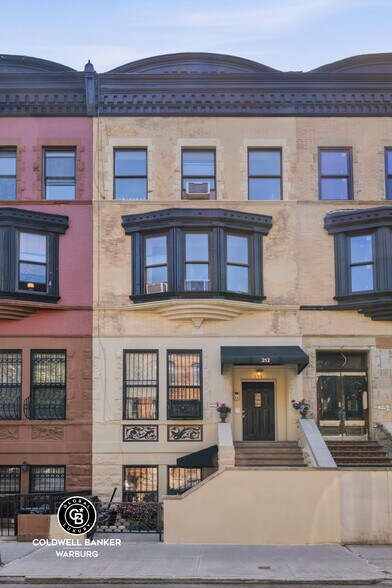 252 W 136th St, New York, NY à vendre - Photo du bâtiment - Image 1 de 17