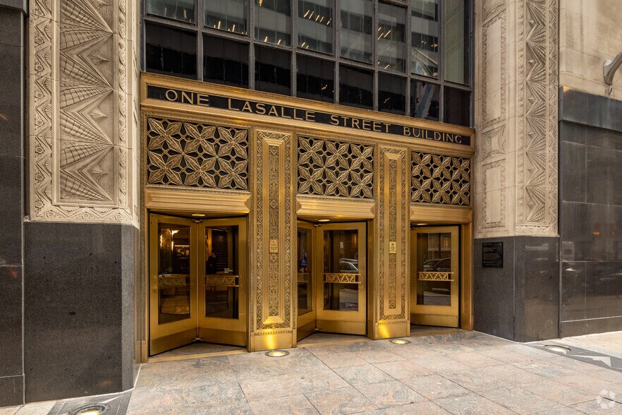 1 N LaSalle St, Chicago, IL à louer - Photo du bâtiment - Image 3 de 10
