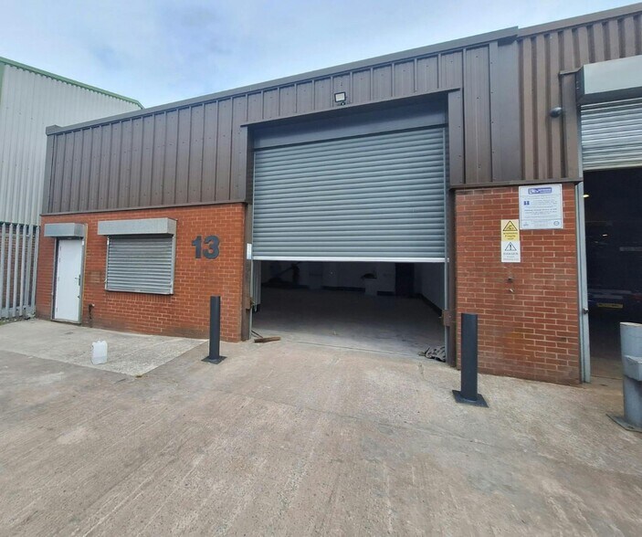Thames Trading Estate, Manchester à louer - Photo du bâtiment - Image 1 de 2