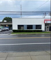 555-557 Oak St, Copiague NY - Entrepôt