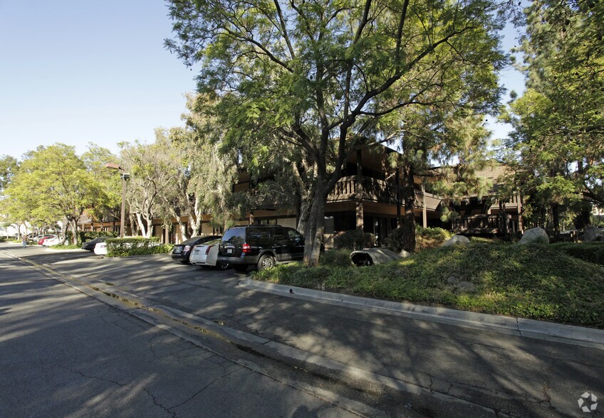 12631 E Imperial Hwy, Santa Fe Springs, CA à louer - Photo du bâtiment - Image 3 de 18