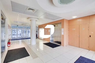 Office in Évry-Courcouronnes for lease Lobby- Image 1 of 10