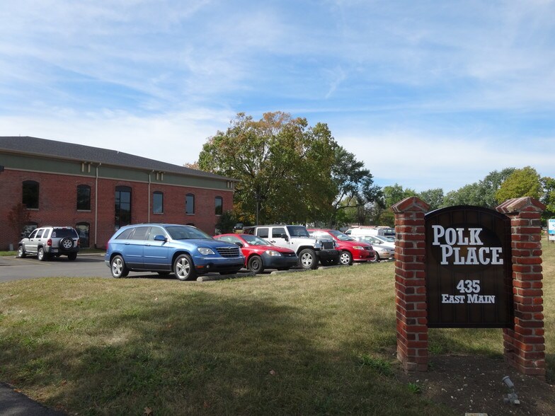 435-437 E Main St, Greenwood, IN à louer - Photo principale - Image 2 de 18