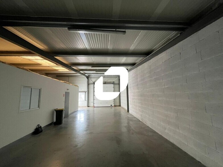 Flex in Jonage for lease - Building Photo - Image 3 of 7