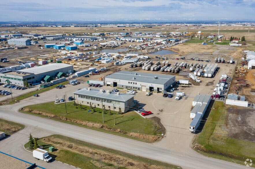 235185 Ryan Rd SE, Rocky View No 44, AB à louer - Photo du bâtiment - Image 2 de 2