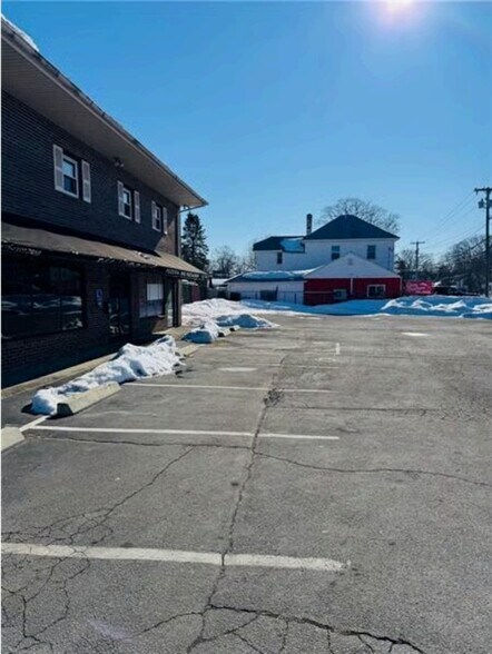 1690 W Shore Rd, Warwick, RI à louer - Photo du bâtiment - Image 3 de 10