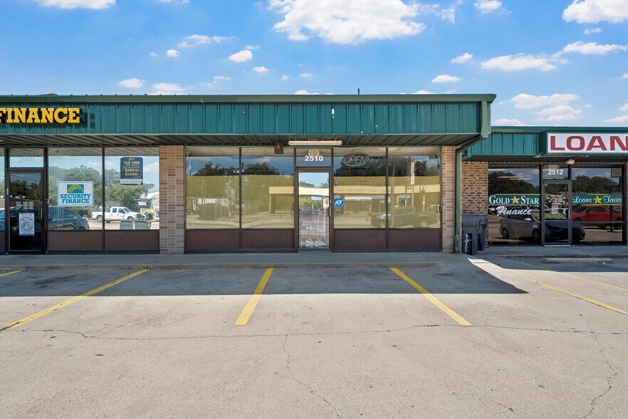 2506-2510 W Waco Dr, Waco, TX à louer - Photo du bâtiment - Image 2 de 4