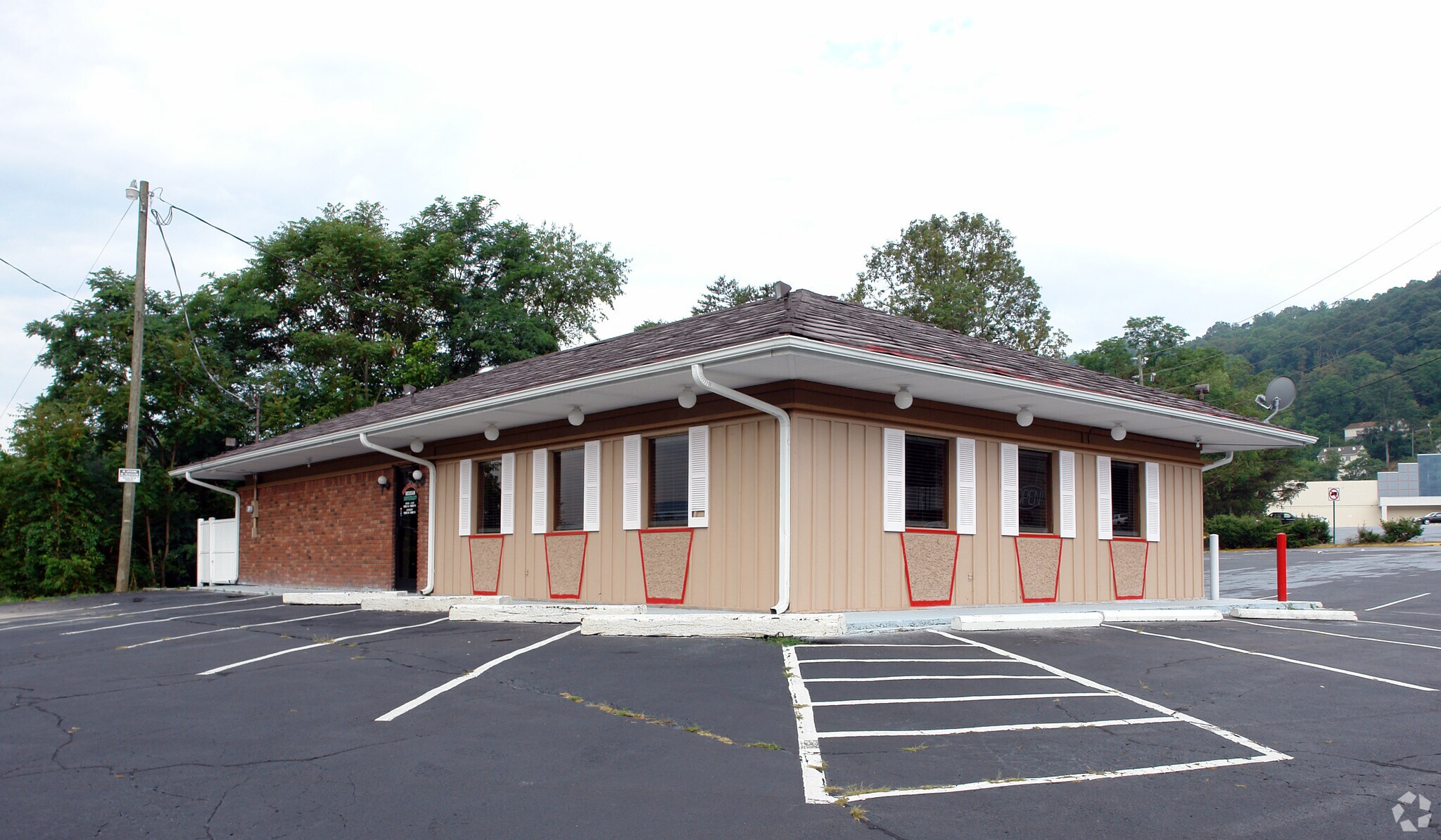 84 Mineral Springs Rd, Asheville, NC for sale Building Photo- Image 1 of 4