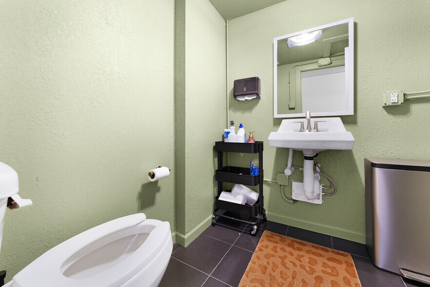 110-112 S Bois D'arc St, Forney, TX à vendre - Photo intérieure - Image 3 de 25