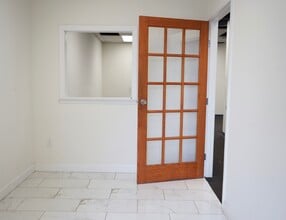 1555 Sunrise Hwy, Bay Shore, NY à louer Photo intérieure- Image 1 de 5