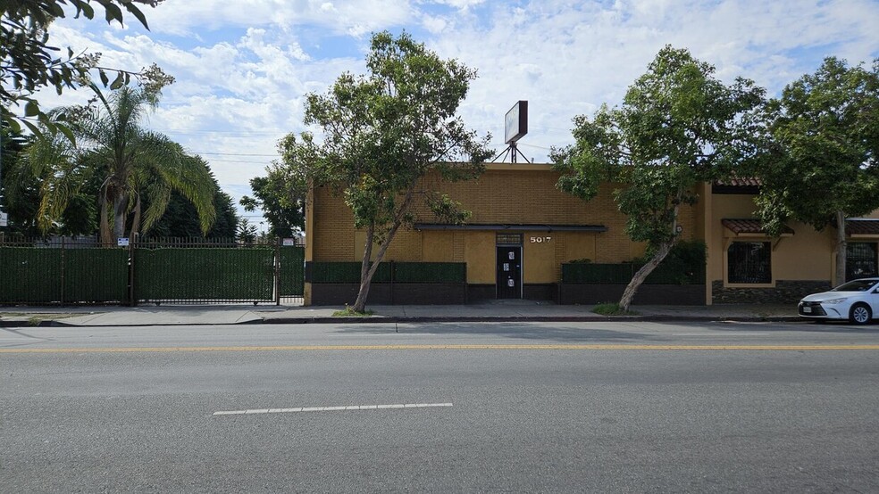 5017 S Western Ave, Los Angeles, CA à louer - Photo du bâtiment - Image 1 de 52