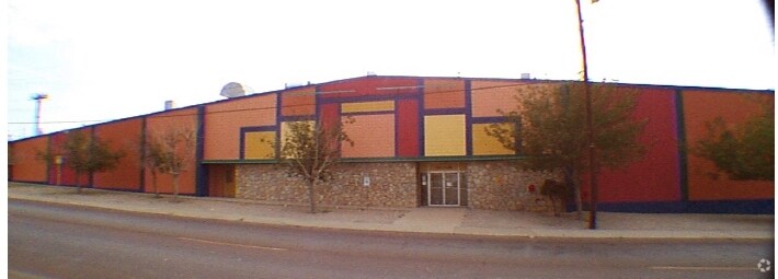 320 N Clark Dr, El Paso, TX à louer - Photo du bâtiment - Image 1 de 16