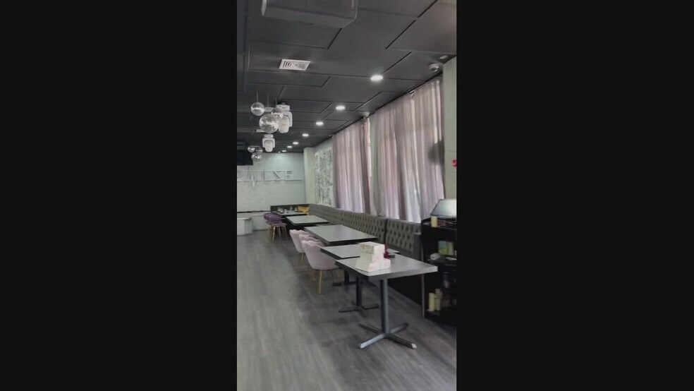 3565-3599 NE 207th St, Aventura, FL à louer - Vidéo sur l’inscription commerciale - Image 2 de 7