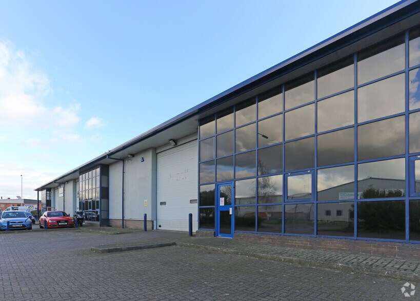 Brunel Dr, Newark à louer - Photo du bâtiment - Image 3 de 5