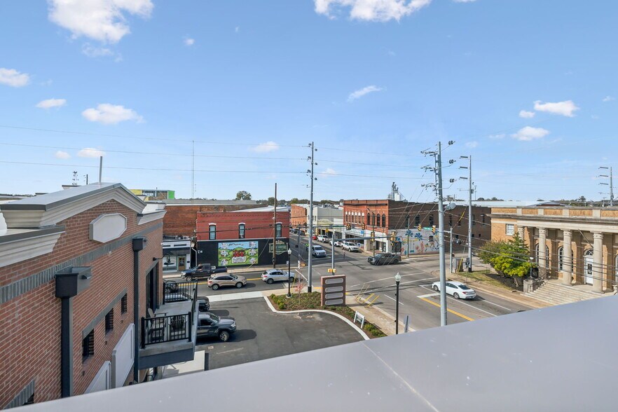 204 E Main St, Lebanon, TN à louer - Photo du bâtiment - Image 3 de 4