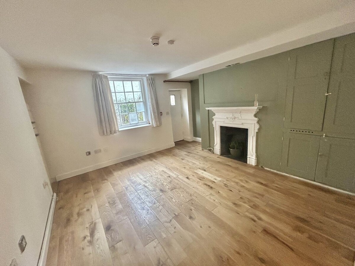 78-79 High St, Lewes, ESX BN7 1XN - Unit GRND -  - Interior Photo - Image 1 of 5