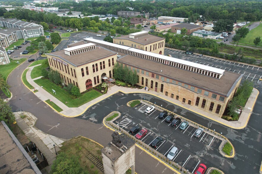 1295 N Bandana Blvd, Saint Paul, MN à louer - Photo du bâtiment - Image 2 de 3