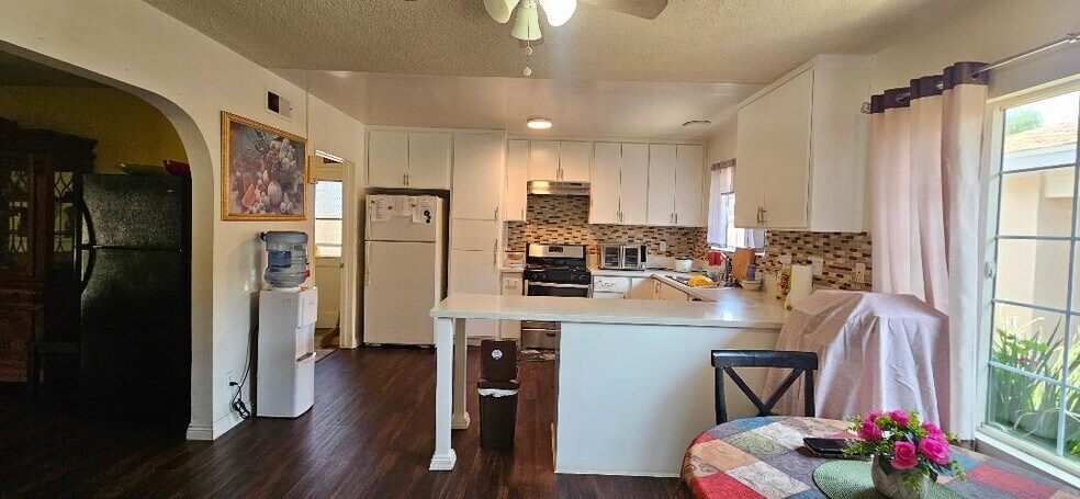 17441 Hiawatha St, Granada Hills, CA à vendre - Photo intérieure - Image 3 de 9