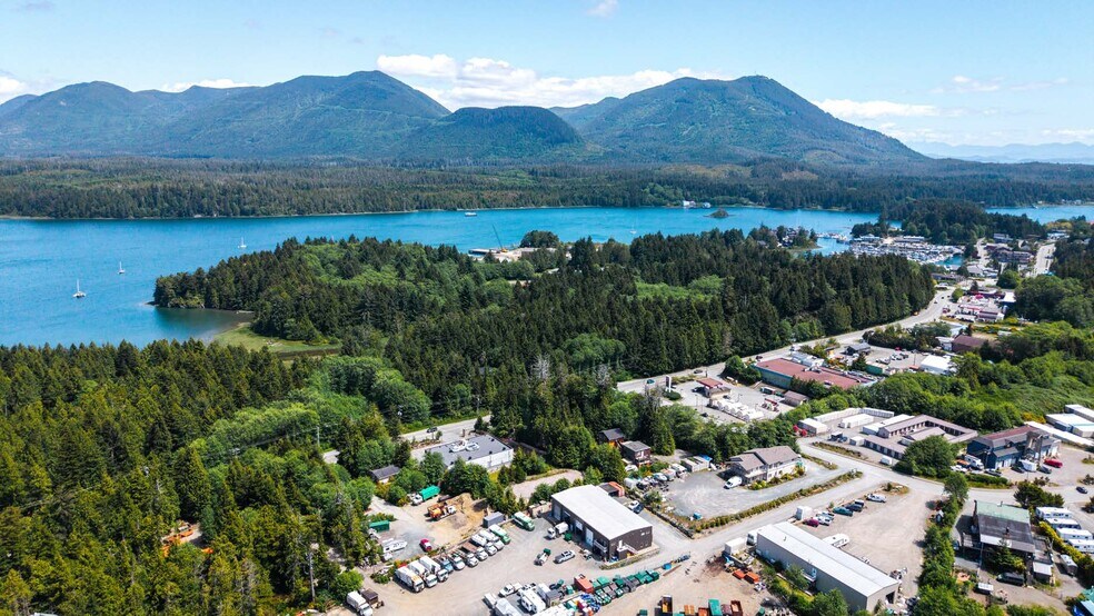 2088 Peninsula Rd, Ucluelet, BC à vendre - Photo du bâtiment - Image 3 de 6