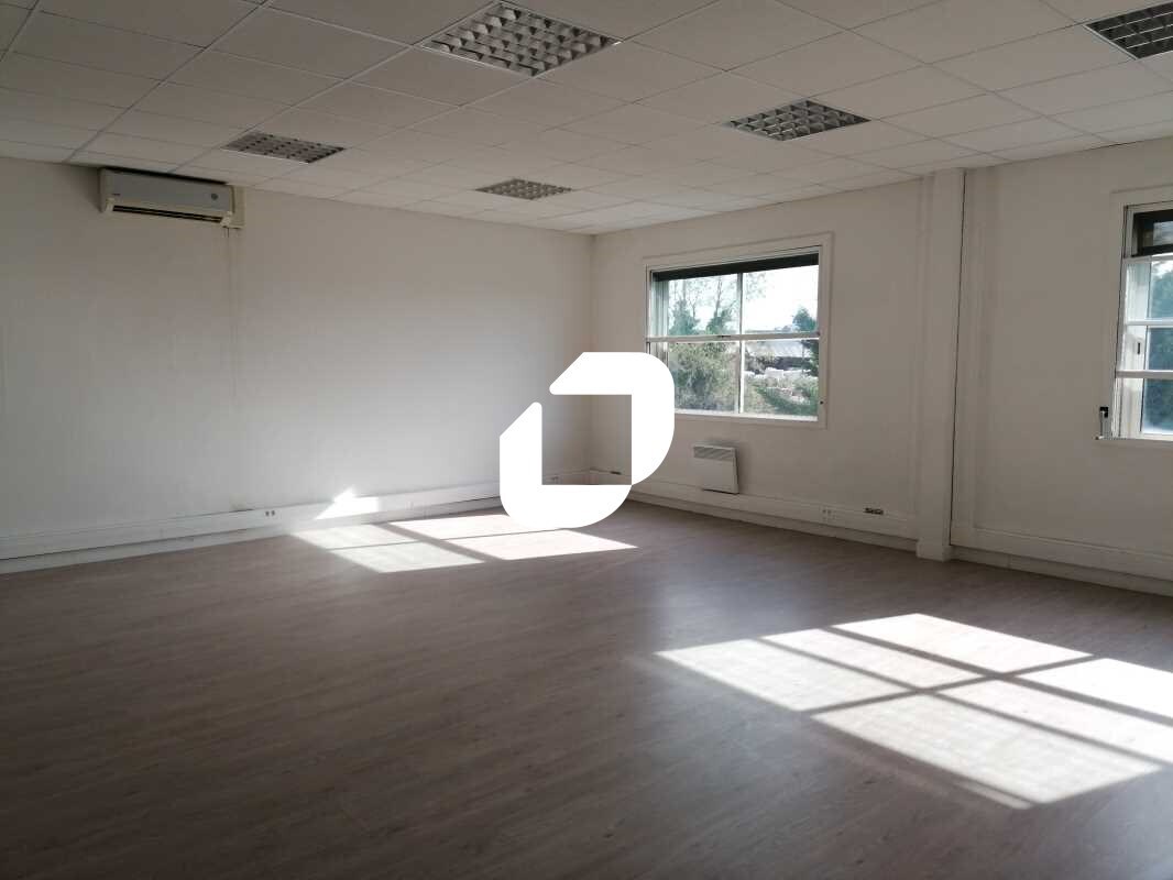 Office in Bègles for lease Interior Photo- Image 1 of 7