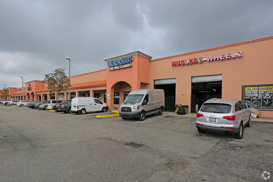 2700-2798 NW 167th St, Opa-locka, FL à louer - Photo du bâtiment - Image 1 de 10