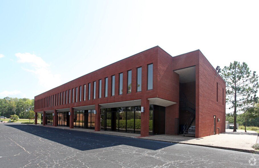 1919 Lakeland Dr, Jackson, MS à louer - Photo du bâtiment - Image 2 de 11