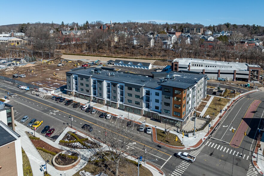 100-110 N Main St, Bristol, CT à louer - Aérien - Image 3 de 6