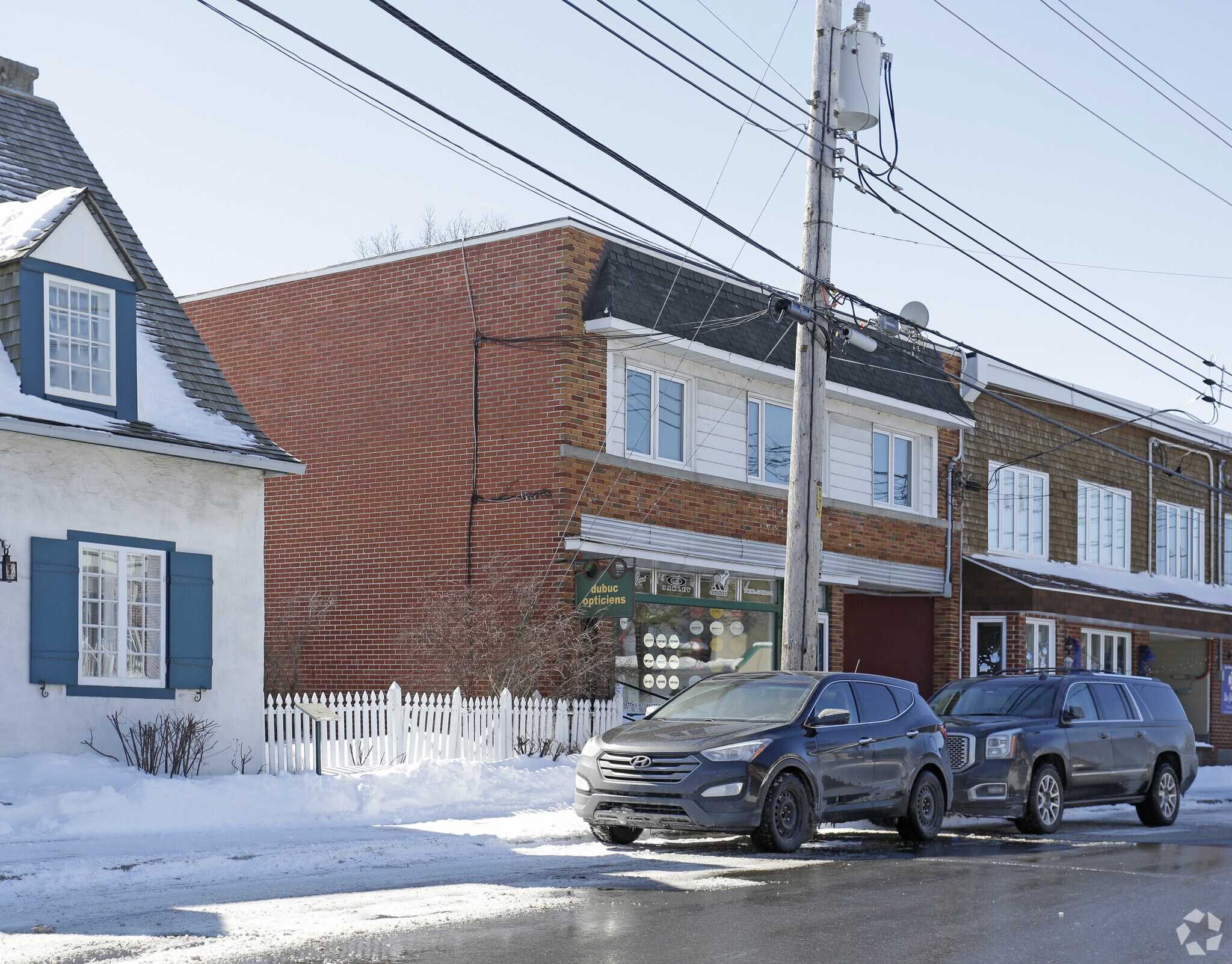 260 Ch du Bord-du-Lac-Lakeshore, Pointe-claire, QC for sale Primary Photo- Image 1 of 1