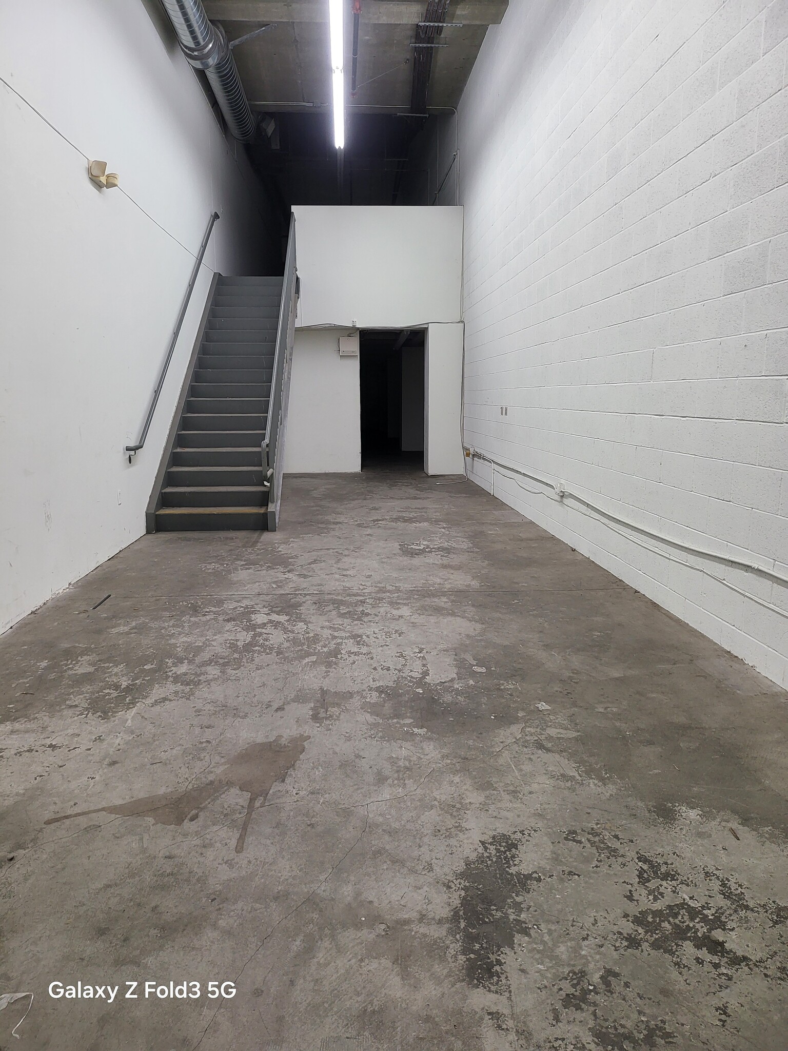 750 E 14th St, Los Angeles, CA for lease Interior Photo- Image 1 of 9