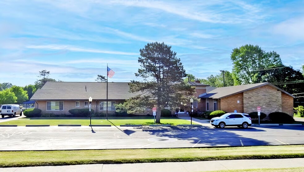 14800 Middlebelt Rd, Livonia, MI à vendre - Photo principale - Image 1 de 7