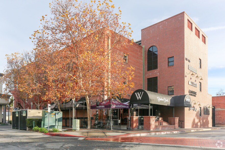 110-116 E Commonwealth Ave, Fullerton, CA à louer - Photo principale - Image 1 de 6