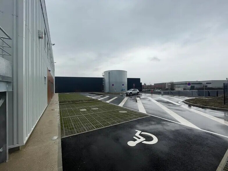 Flex dans Frépillon à louer - Photo du bâtiment - Image 2 de 14