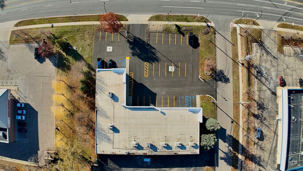 1900-2020 N Wayne Rd, Westland, MI à louer - Photo du bâtiment - Image 2 de 7