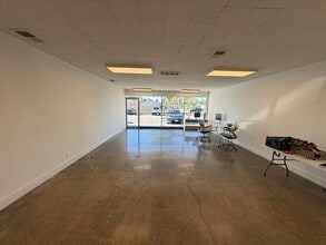 115-119 N Prospect Ave, Tustin, CA à louer Photo intérieure- Image 2 de 6