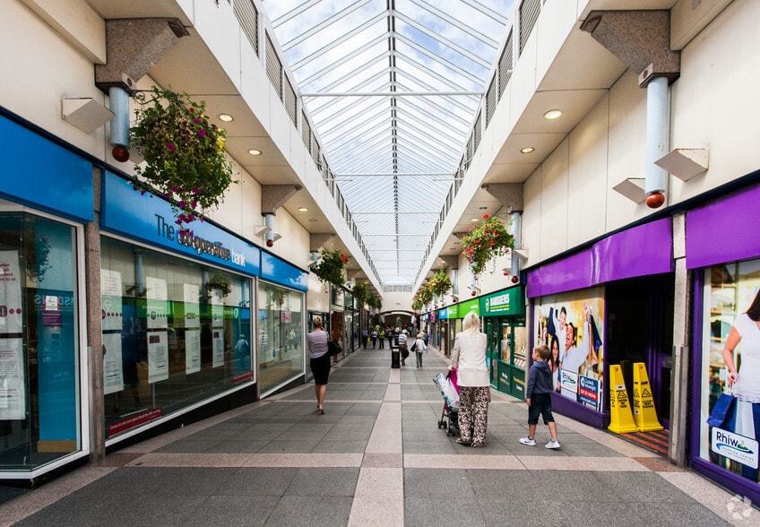 Nolton Arcade, Bridgend for lease - Building Photo - Image 3 of 5