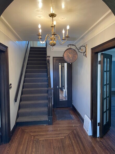 1768 S Utica Ave, Tulsa, OK for lease - Interior Photo - Image 2 of 13