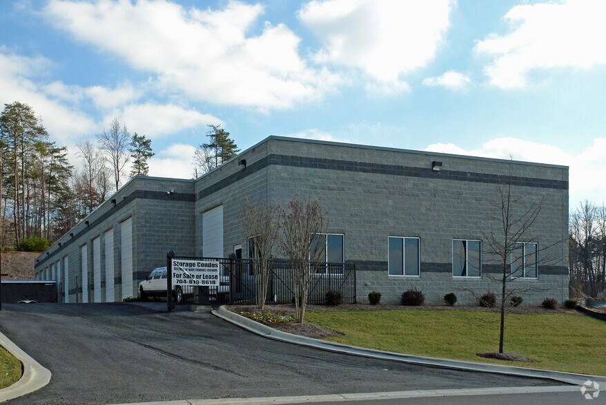 291 Cayuga Dr, Mooresville, NC à vendre - Photo principale - Image 1 de 1